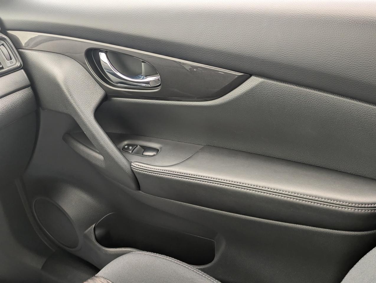 2019 Nissan Rogue SV/AWD/ACC/BSM/AppleCarPlay Photo