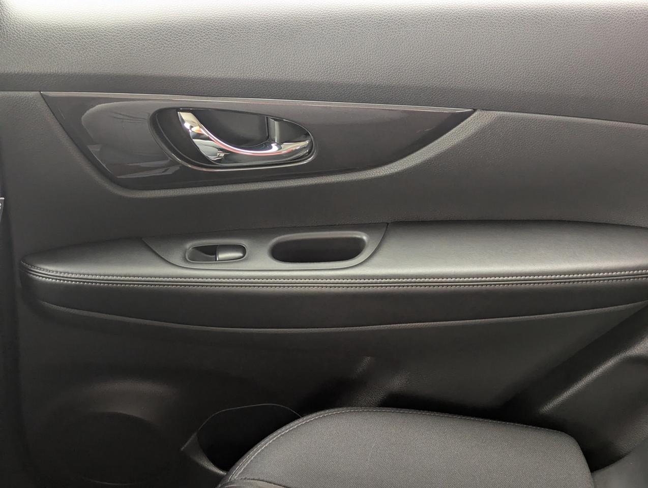 2019 Nissan Rogue SV/AWD/ACC/BSM/AppleCarPlay Photo