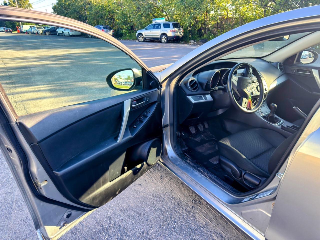 2013 Mazda 3 GS-SKY Photo