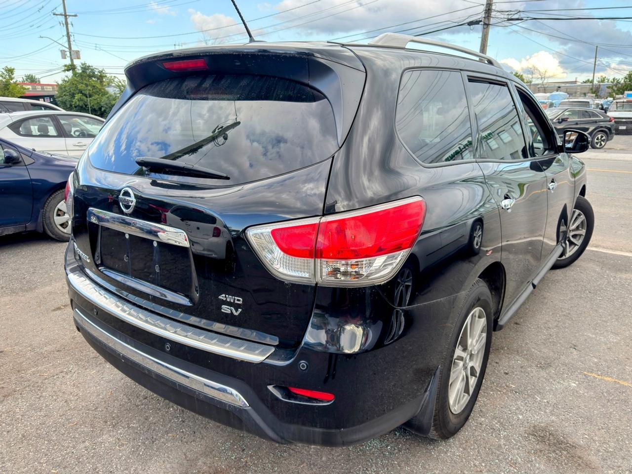 2016 Nissan Pathfinder SV Photo3