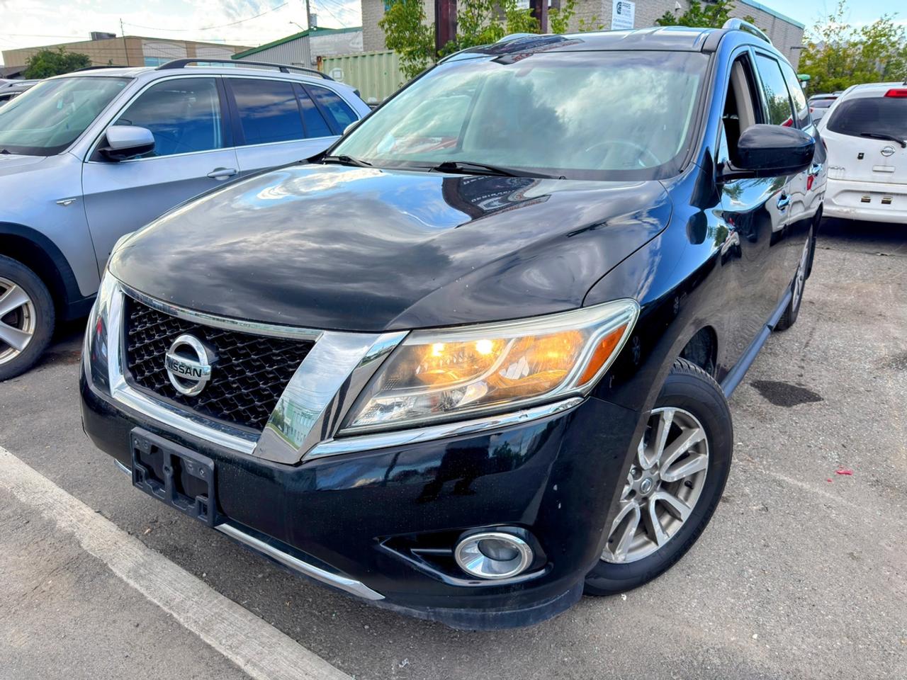 2016 Nissan Pathfinder SV Photo