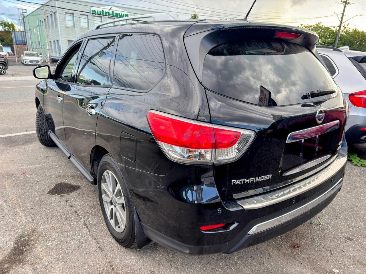 2016 Nissan Pathfinder SV Photo