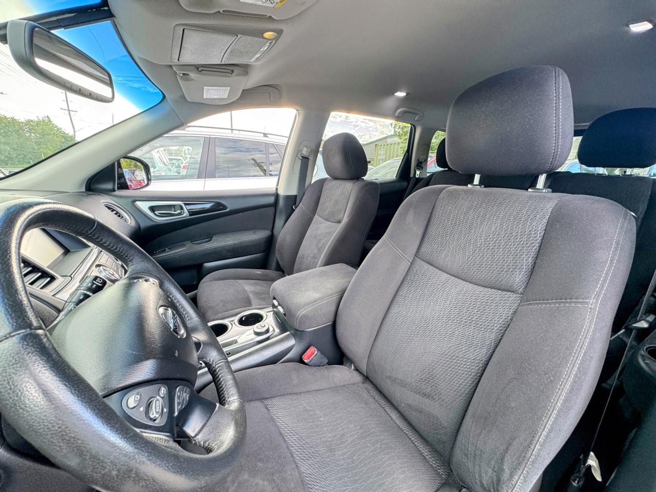 2016 Nissan Pathfinder SV Photo