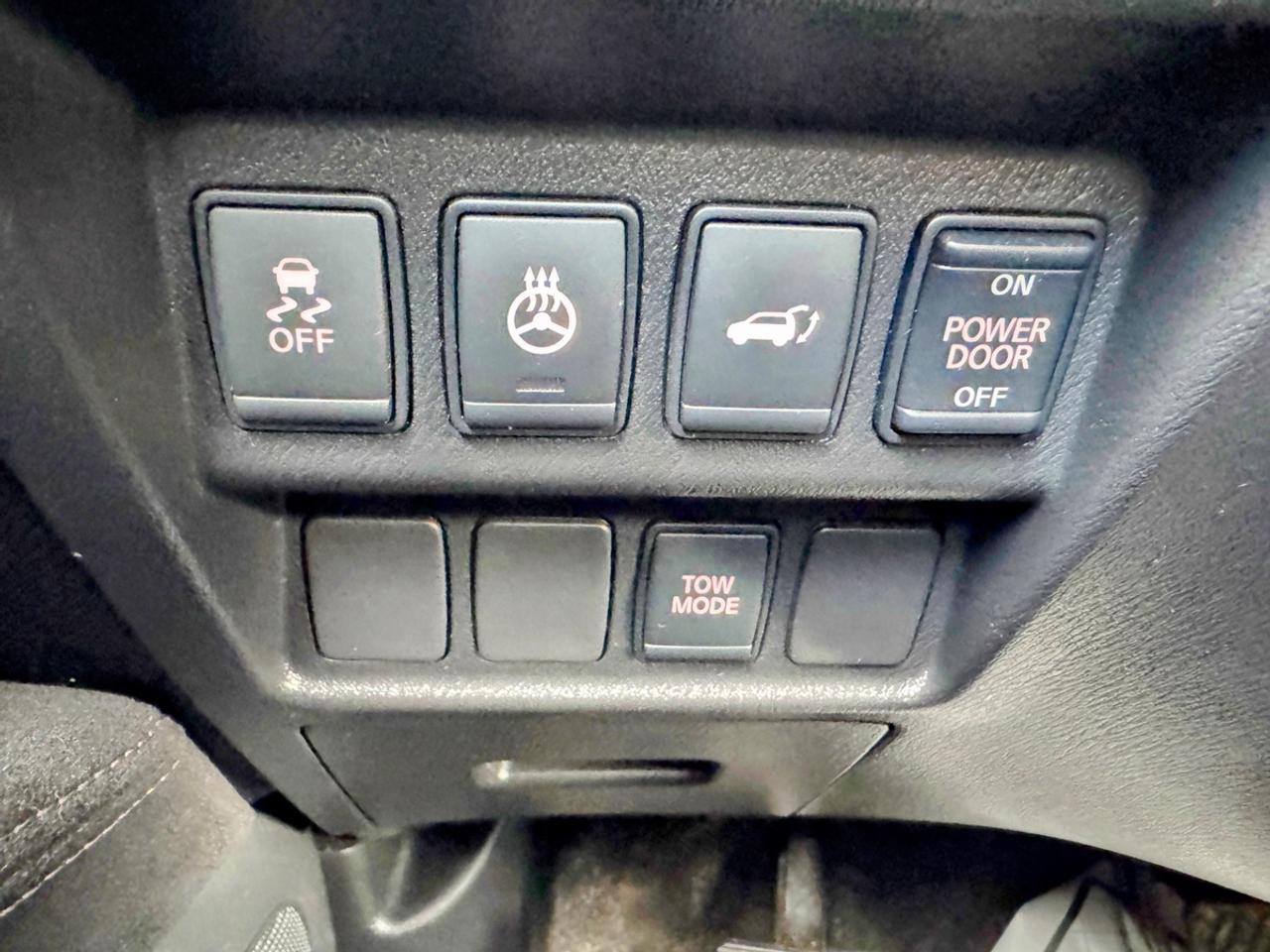 2016 Nissan Pathfinder SV Photo