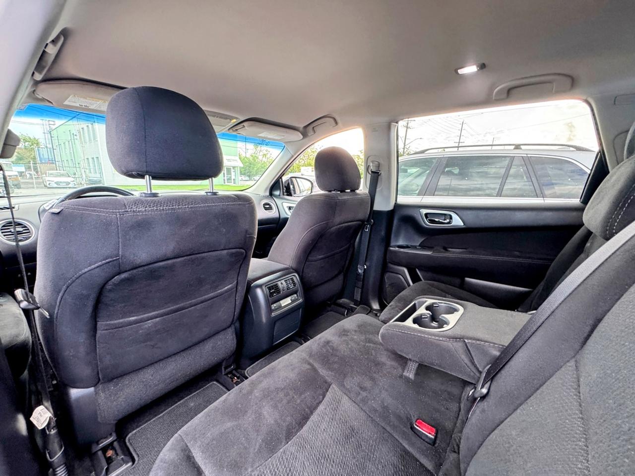 2016 Nissan Pathfinder SV Photo