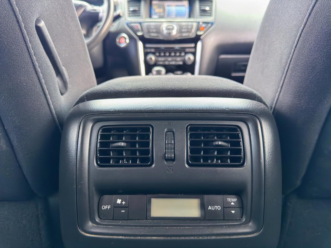 2016 Nissan Pathfinder SV Photo