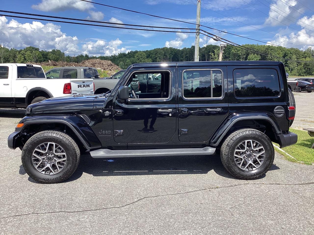 2025 Jeep Wrangler Sahara Photo2