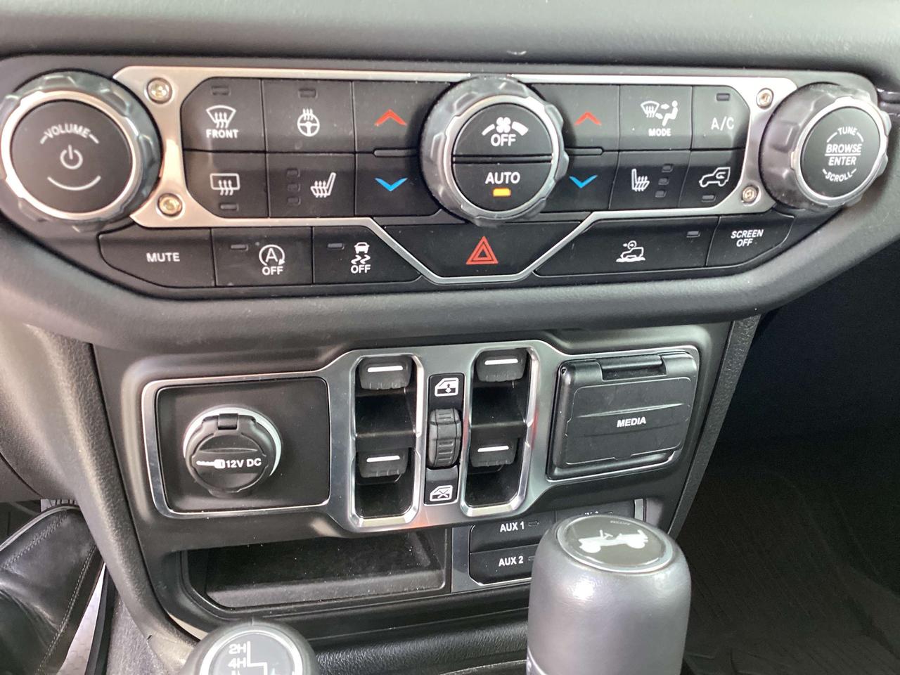 2025 Jeep Wrangler Sahara Photo