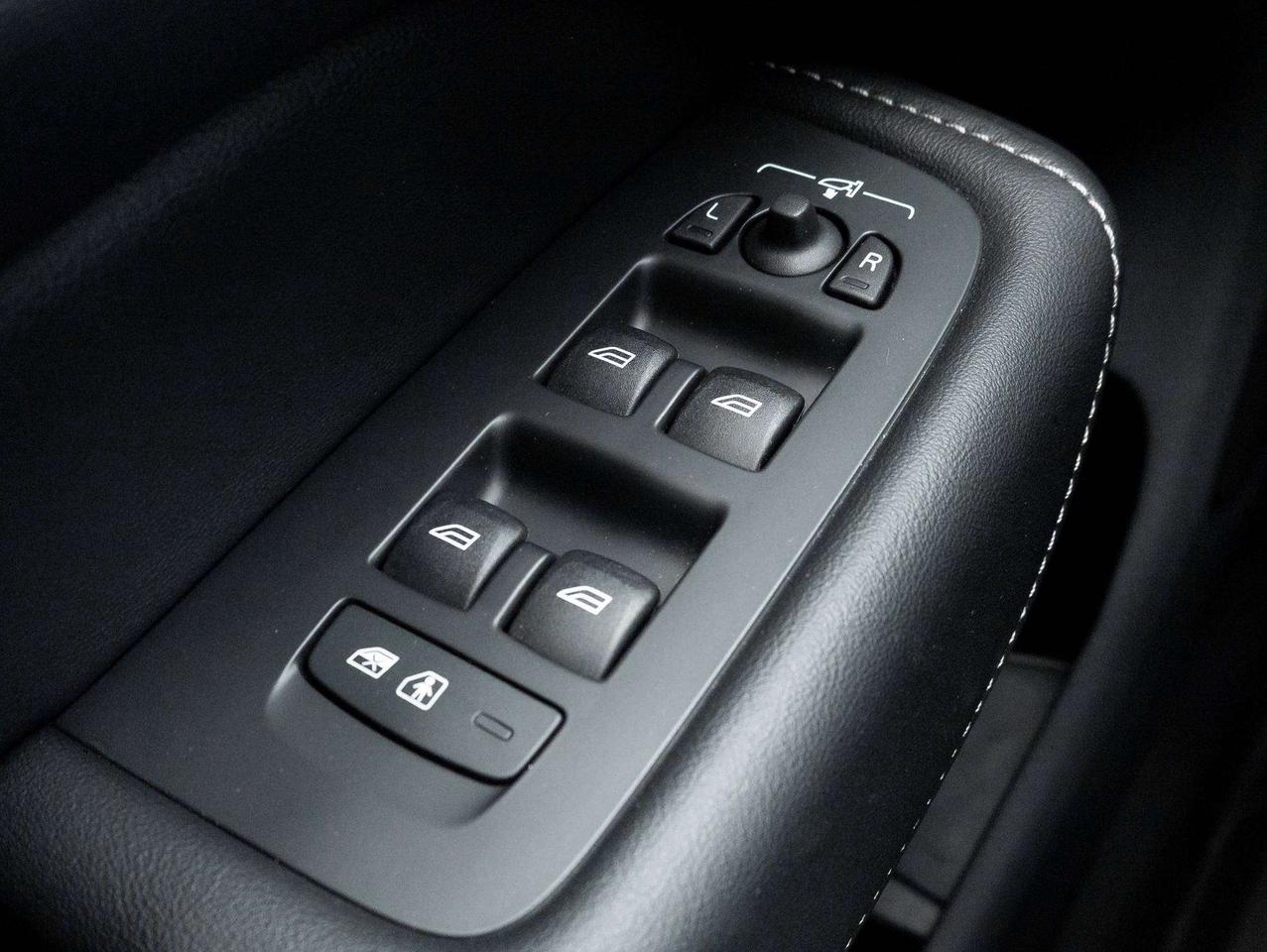 2023 Volvo XC60 ULTIMATE^Off Lease^Harman Kardon^Volvo CPO Photo