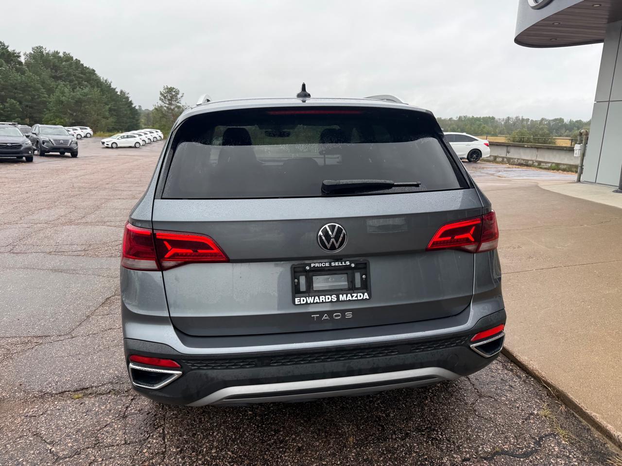 2024 Volkswagen Taos Comfortline 4dr Front-Wheel Drive Photo
