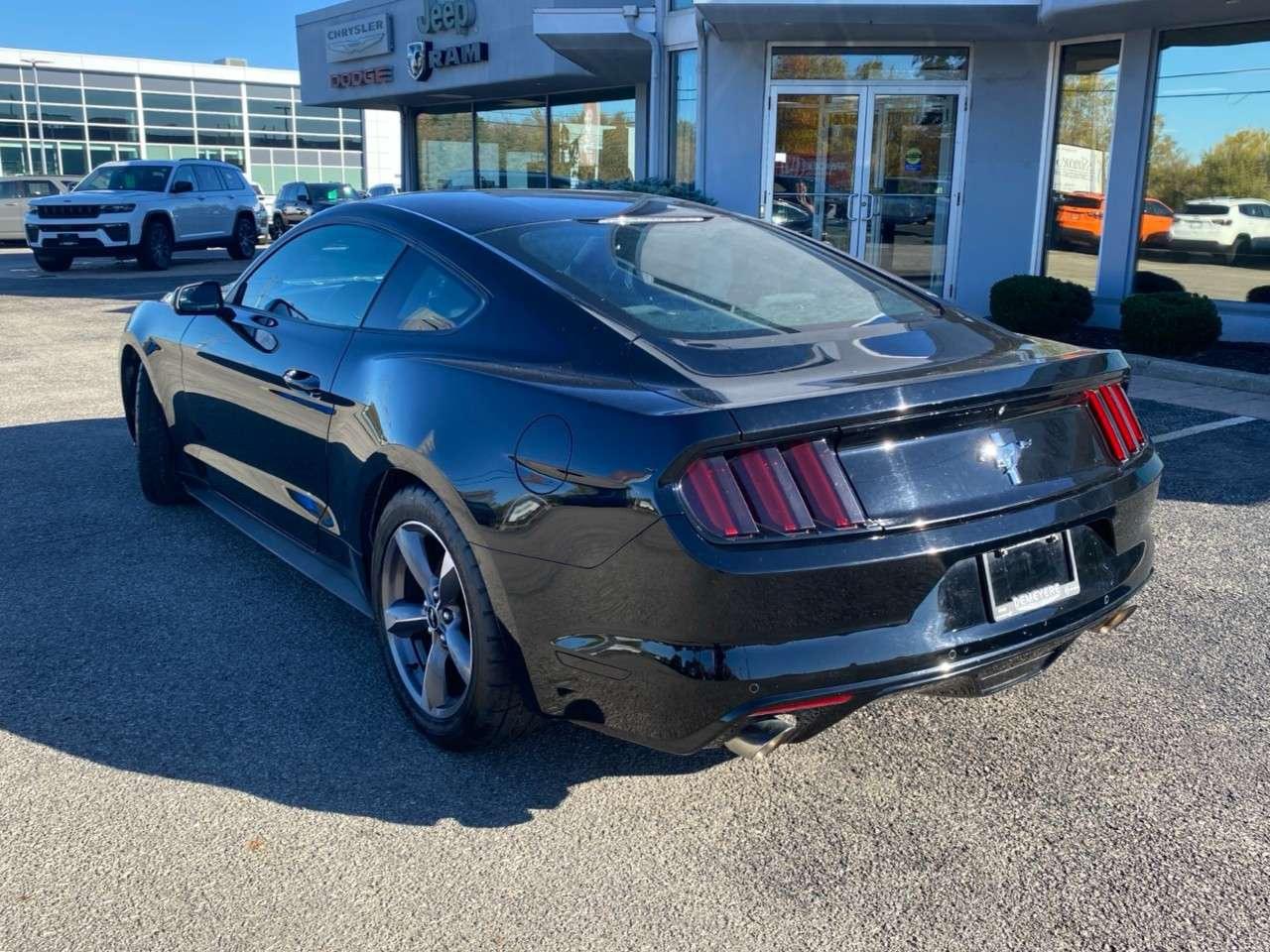 2017 Ford Mustang 2DR FASTBACK V6 Photo