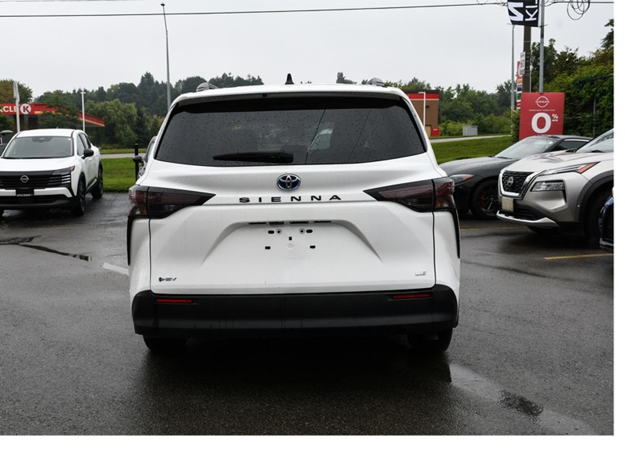 2025 Toyota Sienna LE 8-Passenger   Adaptive Cruise   Rear Cam   CarPlay   Android Auto Photo4