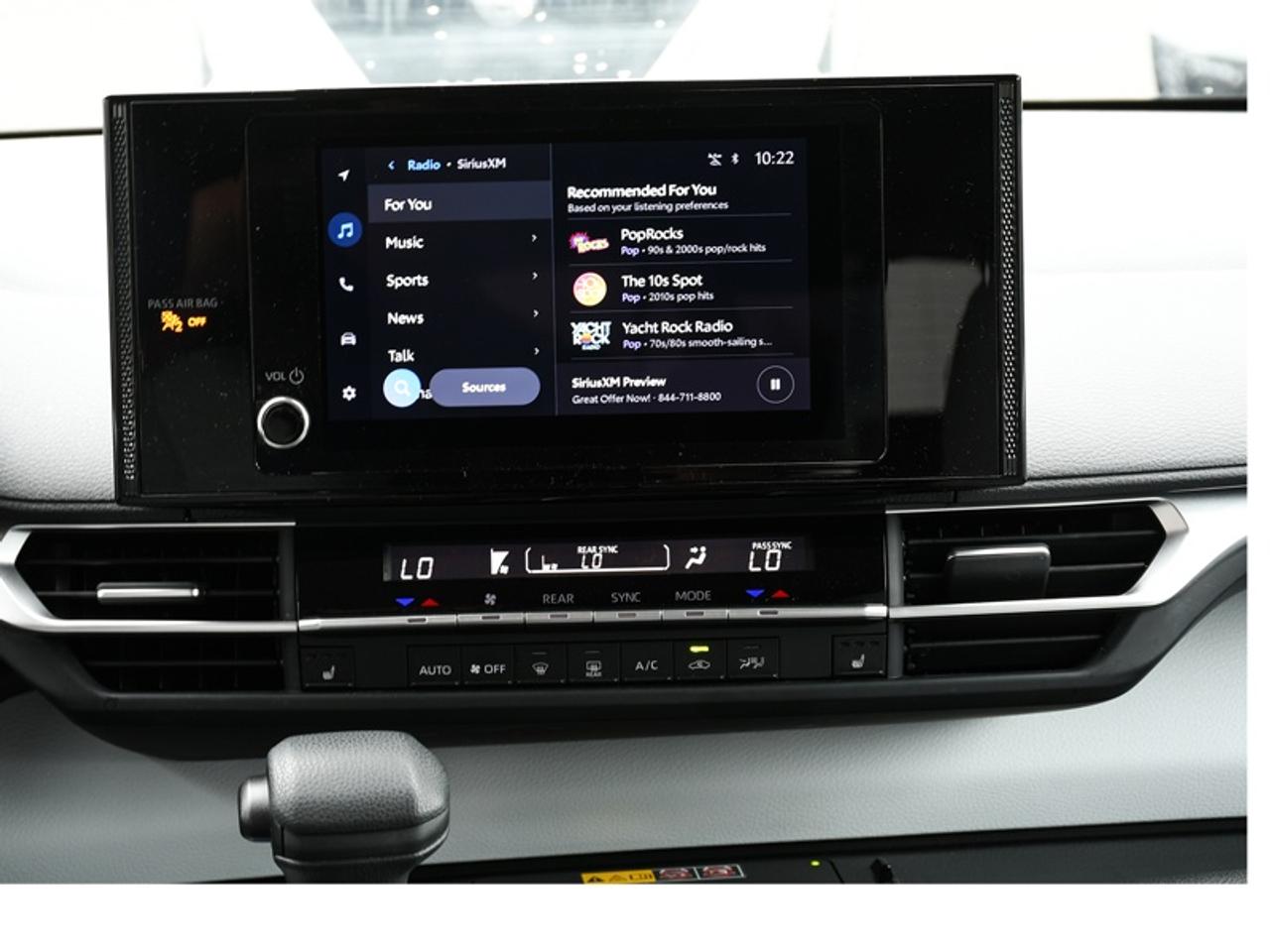 2025 Toyota Sienna LE 8-Passenger   Adaptive Cruise   Rear Cam   CarPlay   Android Auto Photo