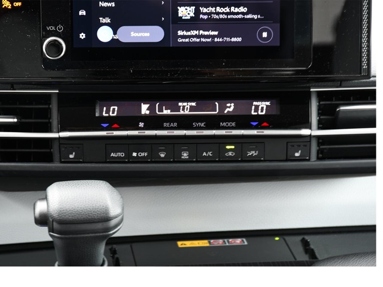 2025 Toyota Sienna LE 8-Passenger   Adaptive Cruise   Rear Cam   CarPlay   Android Auto Photo