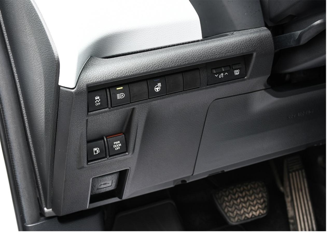 2025 Toyota Sienna LE 8-Passenger   Adaptive Cruise   Rear Cam   CarPlay   Android Auto Photo