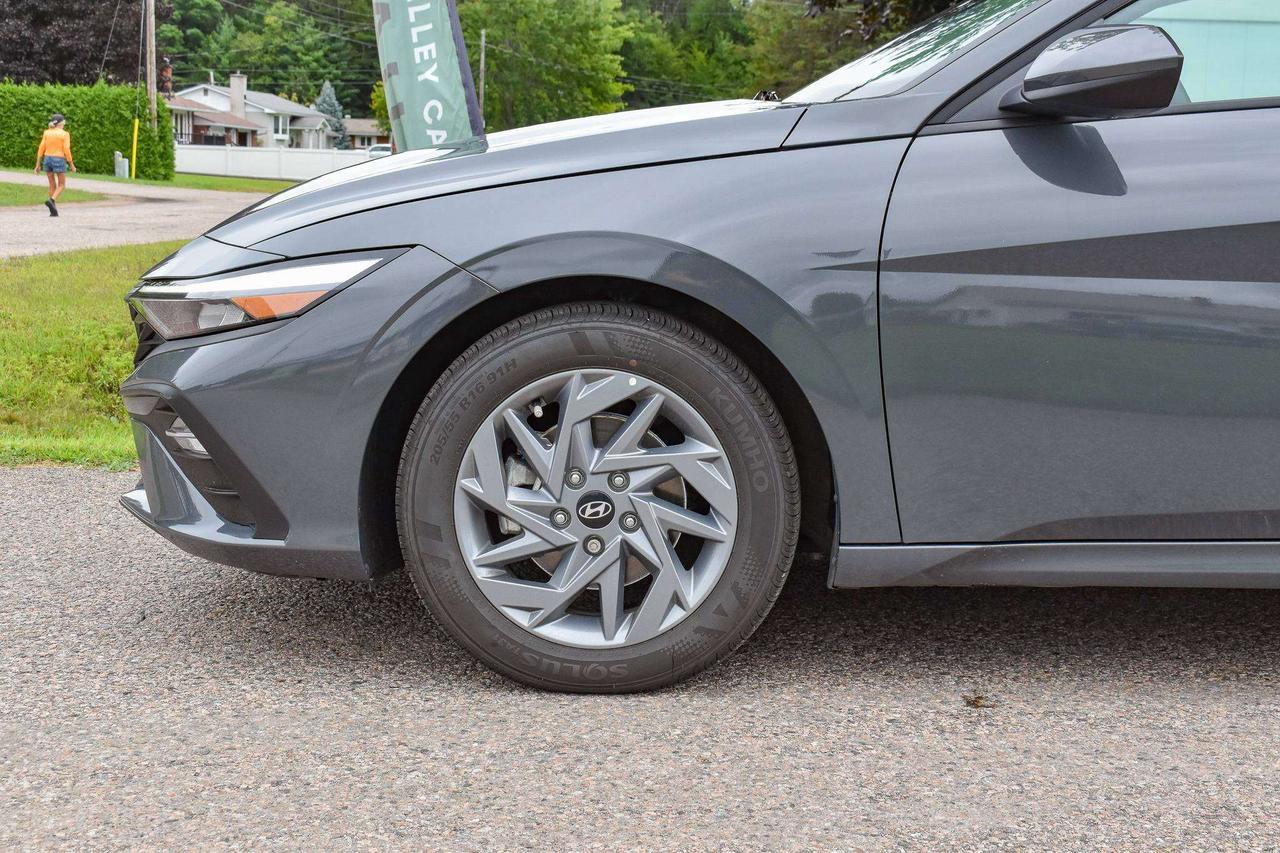 2026 Hyundai Elantra Preferred Photo3