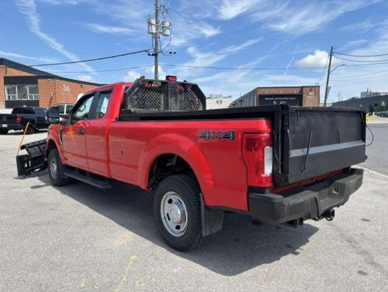 2017 Ford F-350 **SNOW WAY V PLOW-DUMP BOX-1 OWNER-CERTIFIED** Photo1
