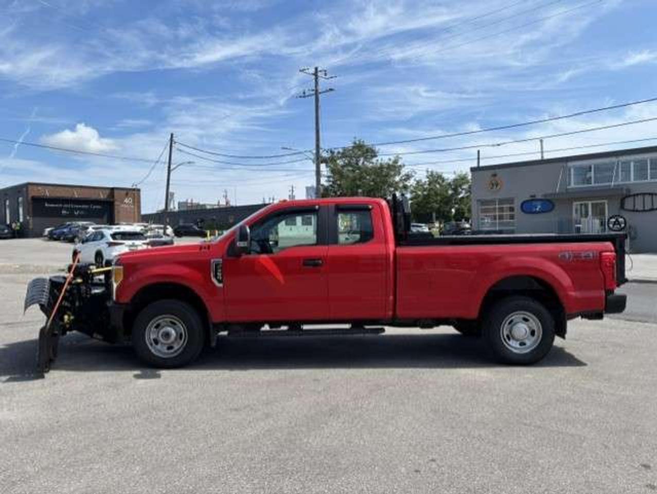 2017 Ford F-350 **SNOW WAY V PLOW-DUMP BOX-1 OWNER-CERTIFIED** Photo0