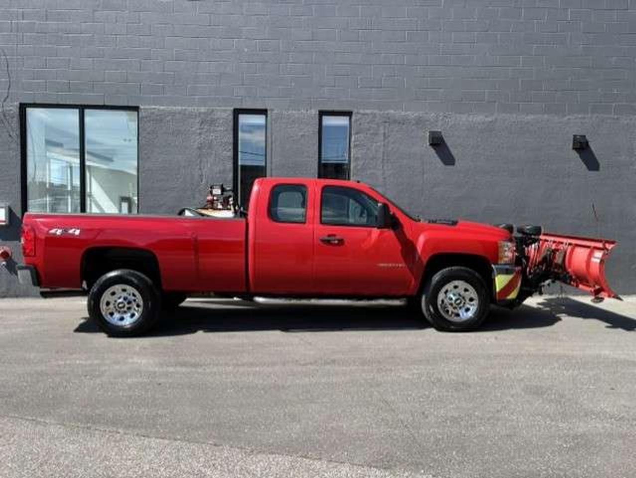 2012 Chevrolet Silverado 3500 4X4 **WESTERN SNOW PLOW-ONLY 45,000KM-CERTIFIED** Photo