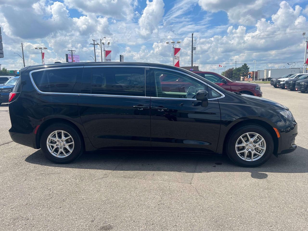 2024 Chrysler Grand Caravan SXT *FULL STOW-N-GO *HEATED SEATS *PWR DOORS/GATE Photo