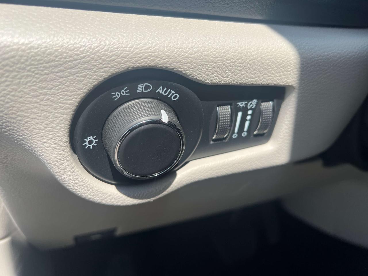 2024 Chrysler Grand Caravan SXT *FULL STOW-N-GO *HEATED SEATS *PWR DOORS/GATE Photo