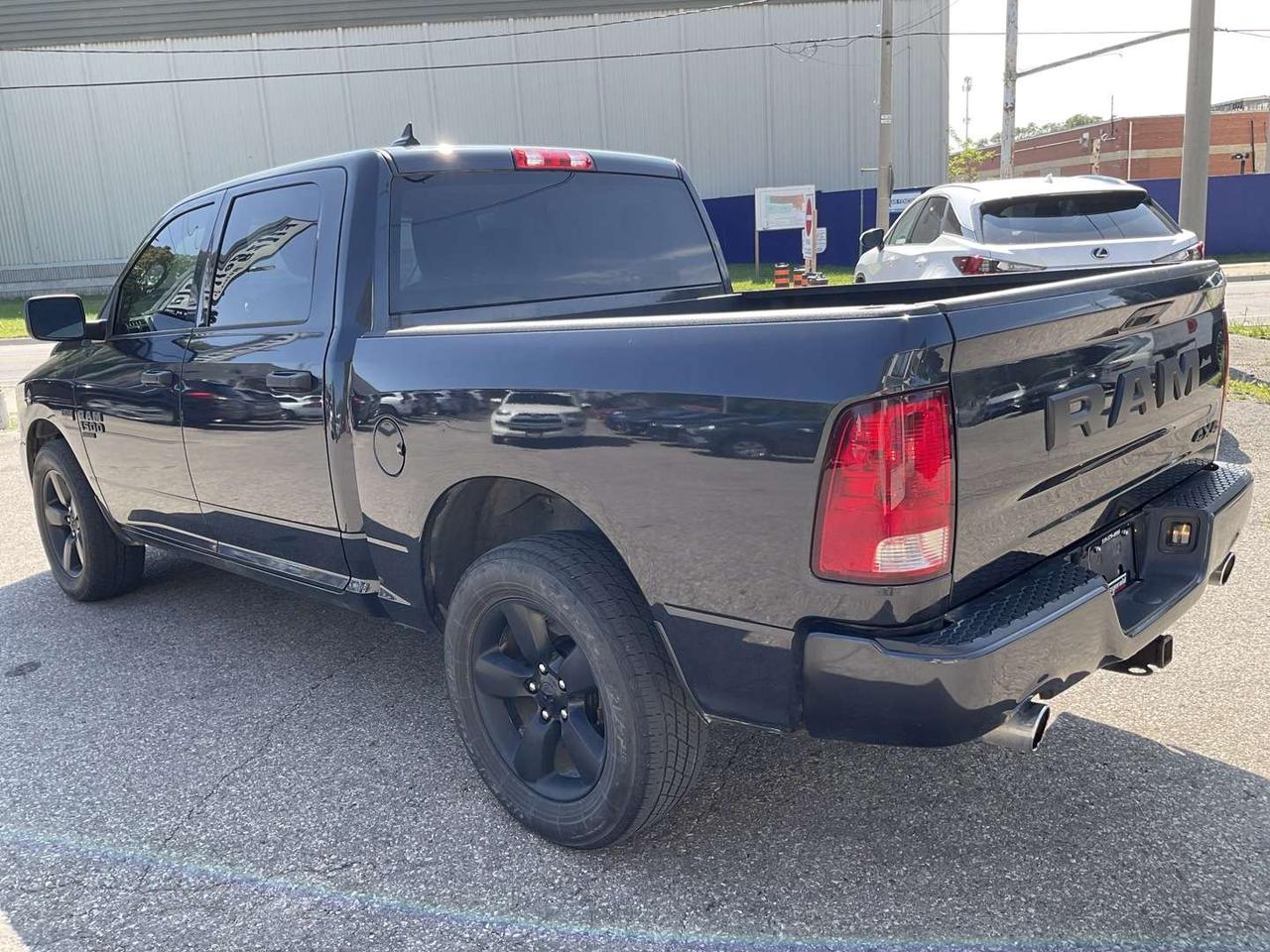 2020 RAM 1500 Express Crew Cab SWB 4WD - HEMI! BACK-UP CAM! REMOTE START! HTD SEATS! Photo4