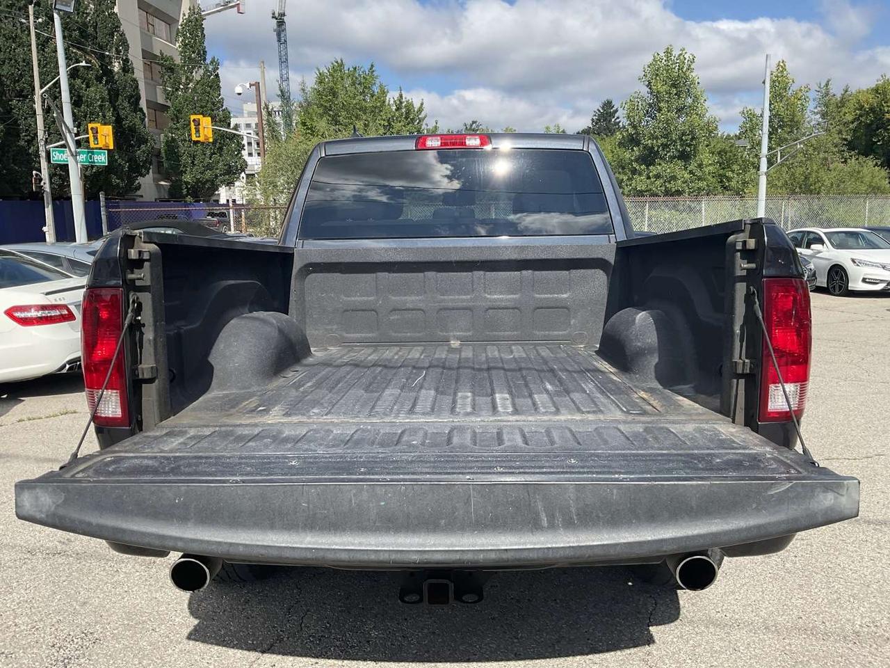 2020 RAM 1500 Express Crew Cab SWB 4WD - HEMI! BACK-UP CAM! REMOTE START! HTD SEATS! Photo