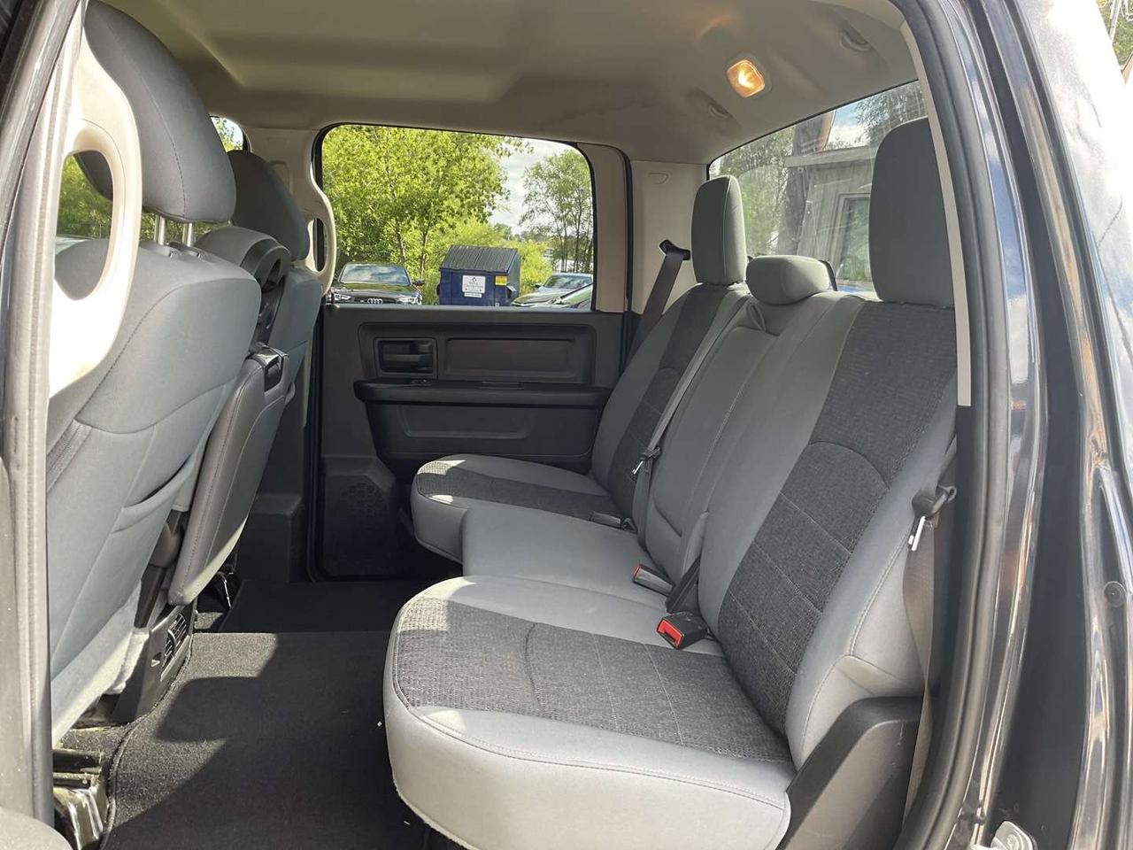 2020 RAM 1500 Express Crew Cab SWB 4WD - HEMI! BACK-UP CAM! REMOTE START! HTD SEATS! Photo