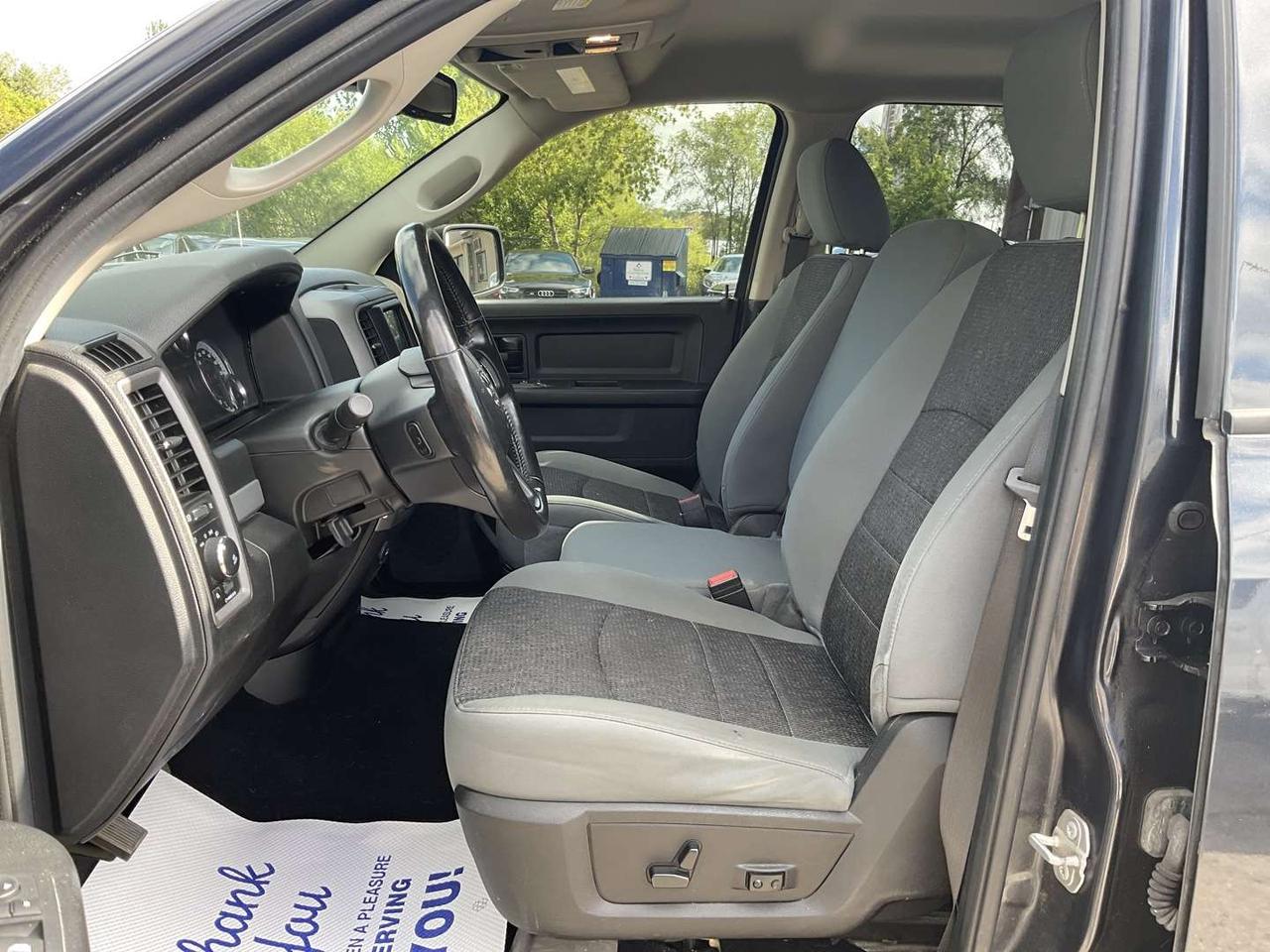 2020 RAM 1500 Express Crew Cab SWB 4WD - HEMI! BACK-UP CAM! REMOTE START! HTD SEATS! Photo