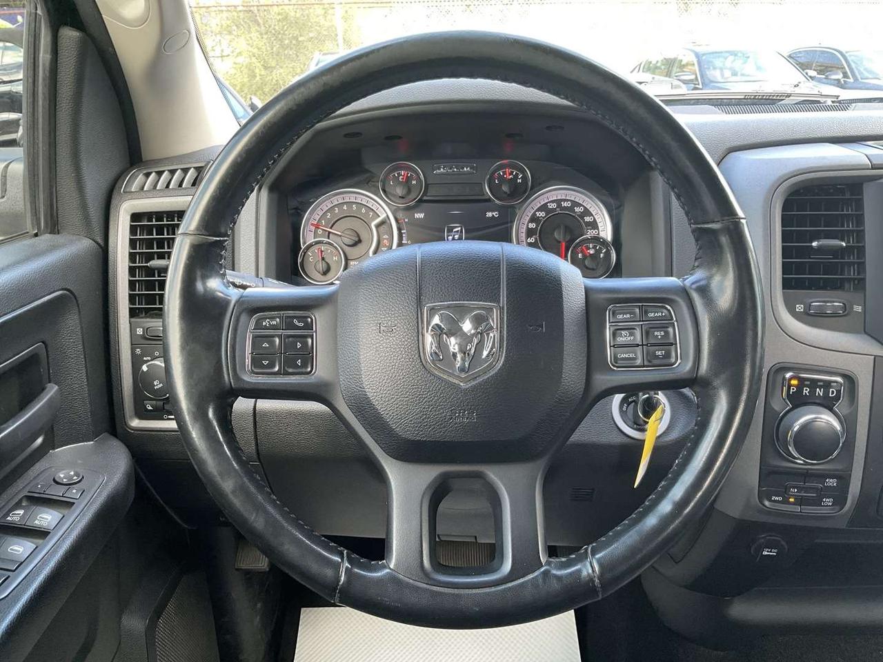 2020 RAM 1500 Express Crew Cab SWB 4WD - HEMI! BACK-UP CAM! REMOTE START! HTD SEATS! Photo