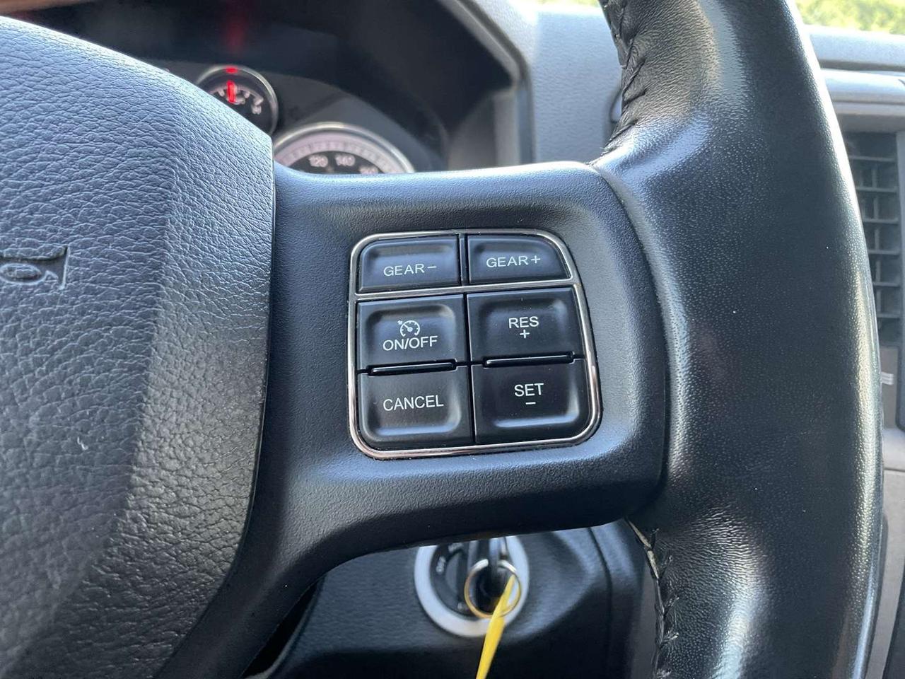 2020 RAM 1500 Express Crew Cab SWB 4WD - HEMI! BACK-UP CAM! REMOTE START! HTD SEATS! Photo