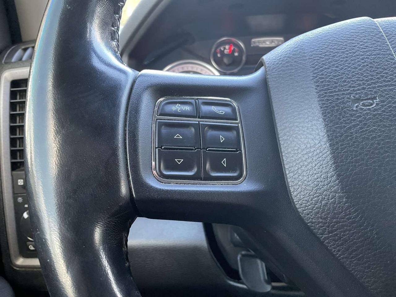2020 RAM 1500 Express Crew Cab SWB 4WD - HEMI! BACK-UP CAM! REMOTE START! HTD SEATS! Photo
