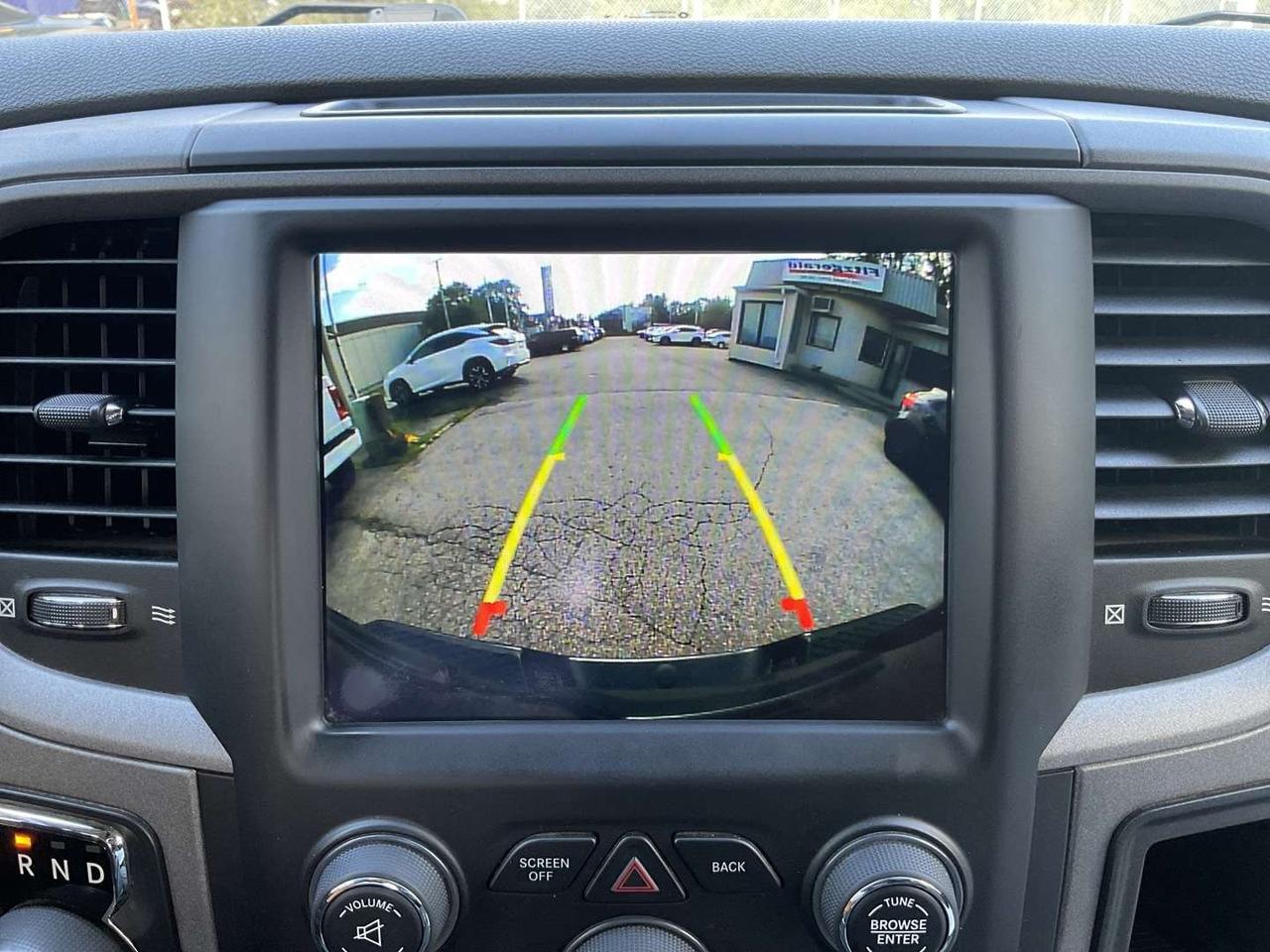 2020 RAM 1500 Express Crew Cab SWB 4WD - HEMI! BACK-UP CAM! REMOTE START! HTD SEATS! Photo