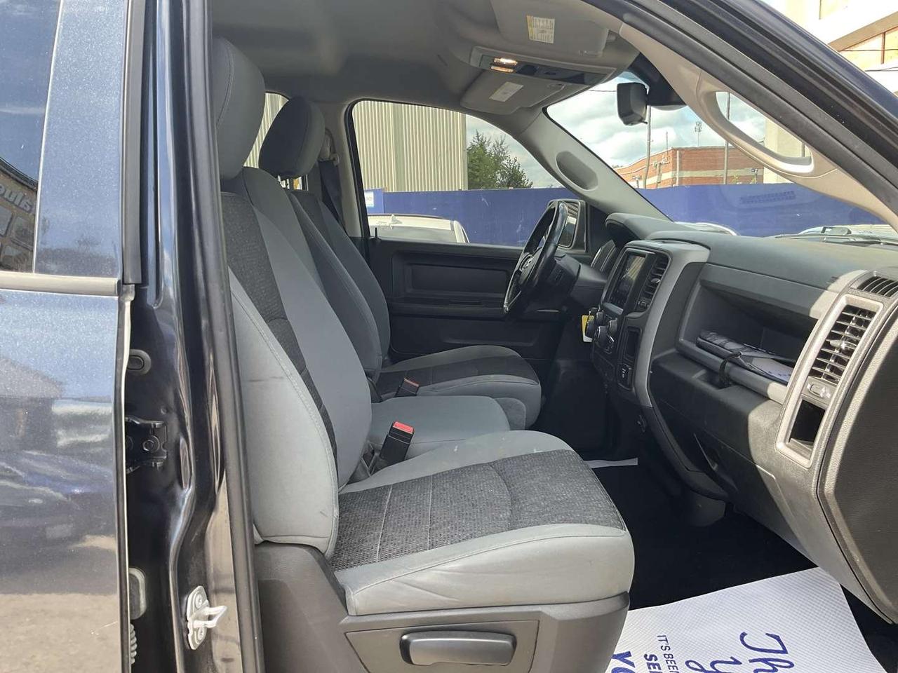 2020 RAM 1500 Express Crew Cab SWB 4WD - HEMI! BACK-UP CAM! REMOTE START! HTD SEATS! Photo