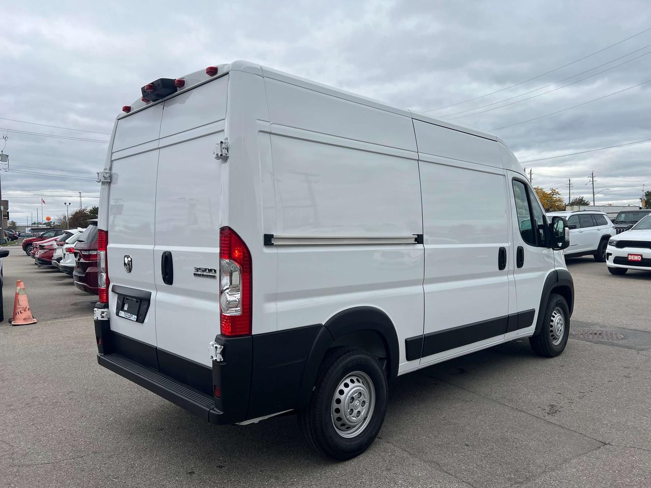 2025 RAM ProMaster 3500 High Roof 136 WB *4,555 LBS PAYLOAD *2 KEYS Photo4