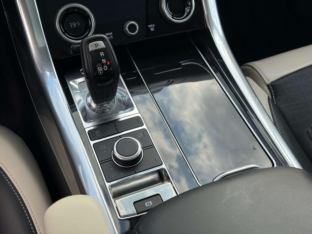 2019 Land Rover Range Rover Sport HSE Dynamic l V6 Supercharged l 340HP l AWD l Photo