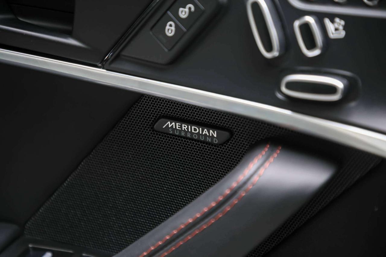 2019 Jaguar F-Type R AWD 550HP NOACCIDENT SERVICERECS REDINT SELFPARK Photo