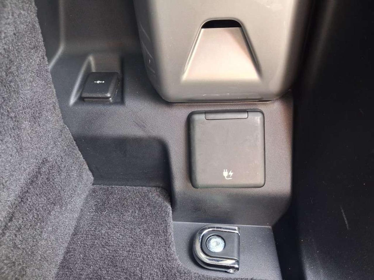 2023 Land Rover Defender 130 X AWD Photo