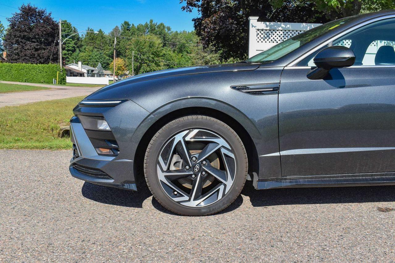 2024 Hyundai Sonata Preferred-Trend Photo3
