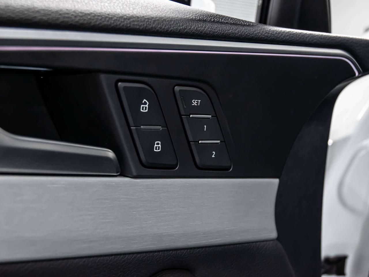 2019 Audi A4 TECHNIK BLIND SPOTS NAVI REAR VIEW CAMERA Photo