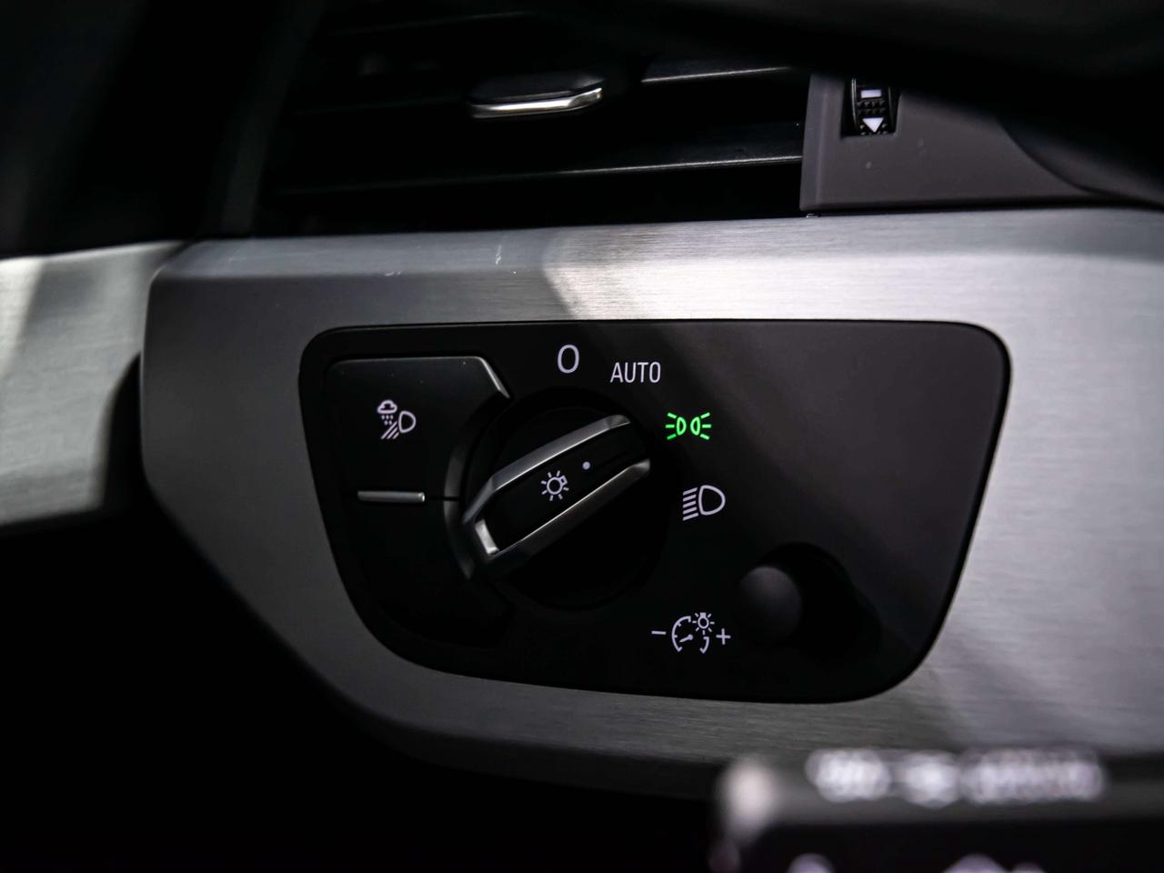 2019 Audi A4 TECHNIK BLIND SPOTS NAVI REAR VIEW CAMERA Photo