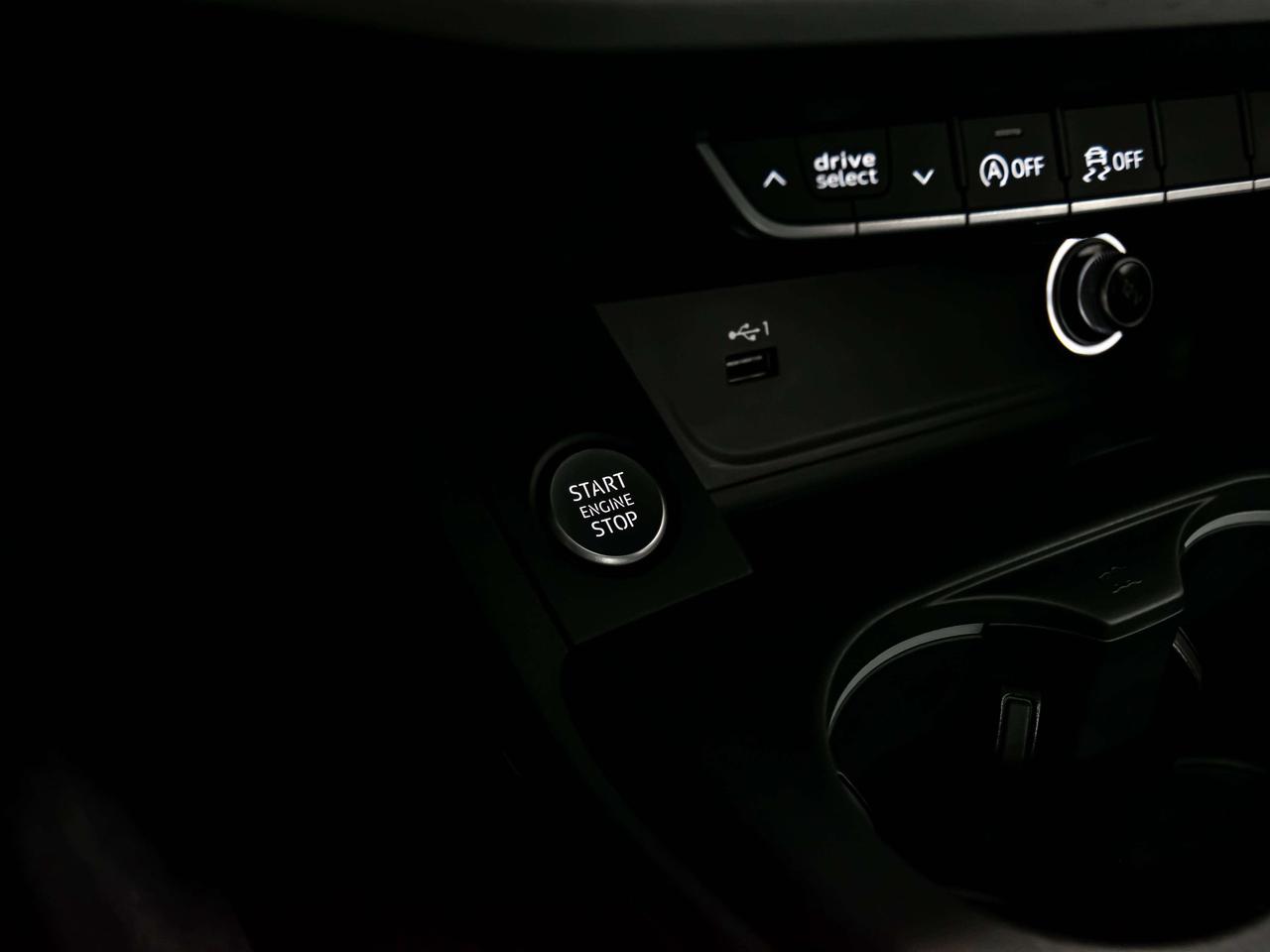 2019 Audi A4 TECHNIK BLIND SPOTS NAVI REAR VIEW CAMERA Photo