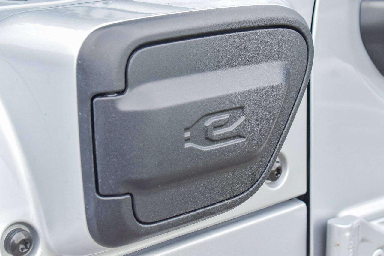 2024 Jeep Wrangler Sahara Photo