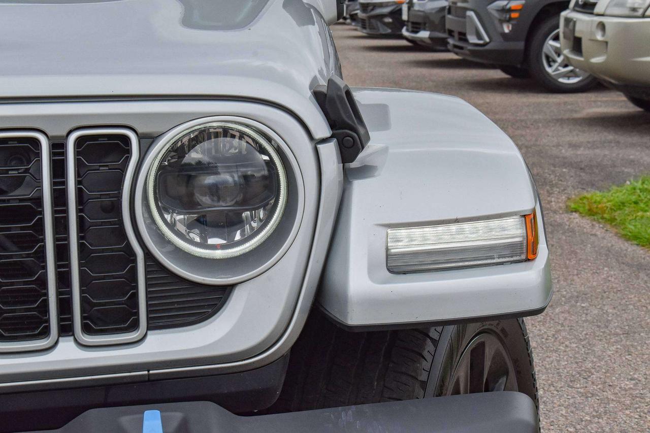 2024 Jeep Wrangler Sahara Photo