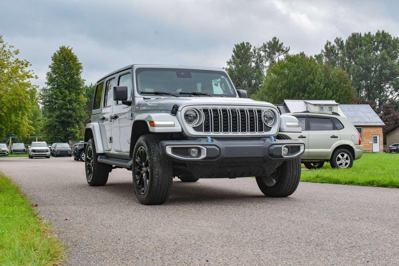 2024 Jeep Wrangler Sahara Photo