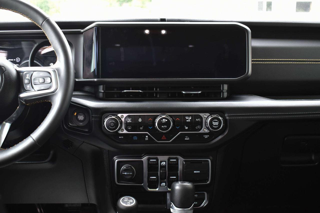 2024 Jeep Wrangler Sahara Photo