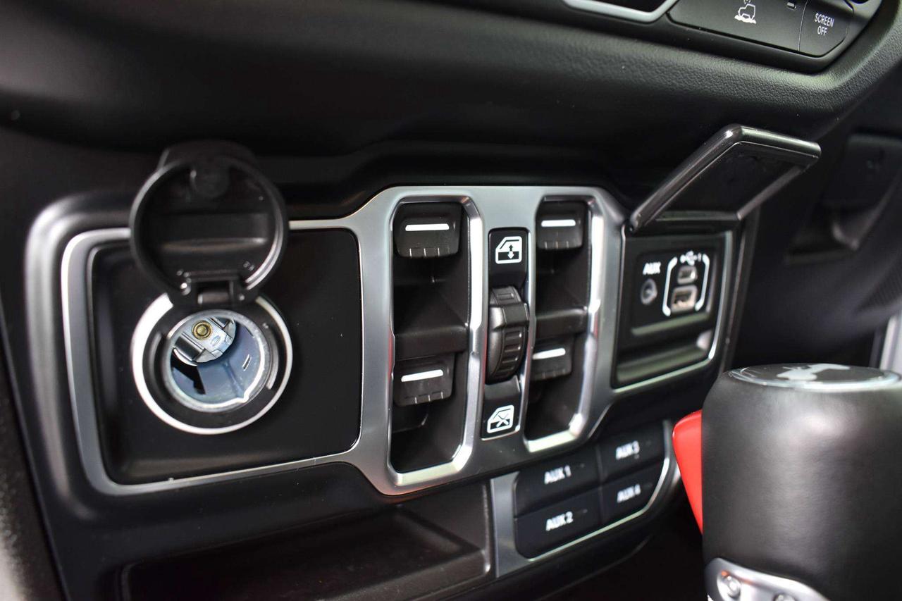 2024 Jeep Wrangler Sahara Photo