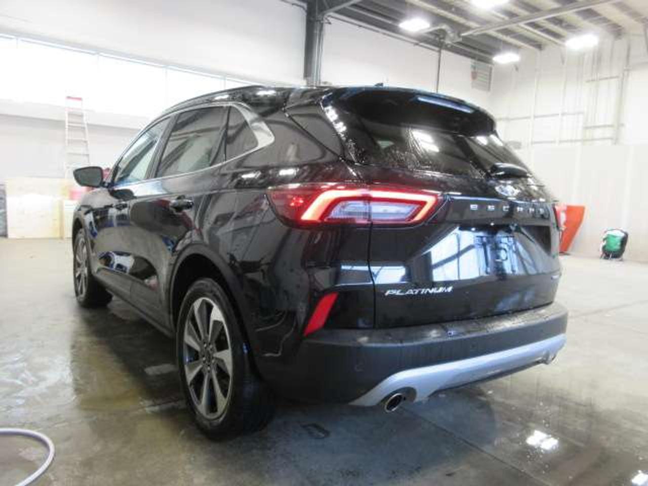 2024 Ford Escape PLATINUM AWD, NAV, ROOF, LEATHER, 69K! Photo