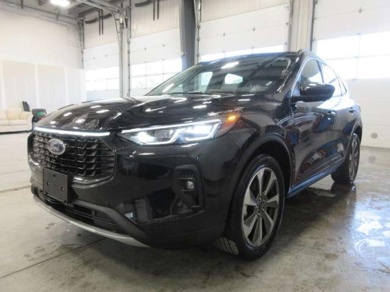 2024 Ford Escape PLATINUM AWD, NAV, ROOF, LEATHER, 69K! Photo