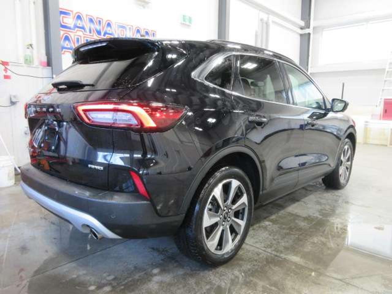 2024 Ford Escape PLATINUM AWD, NAV, ROOF, LEATHER, 69K! Photo